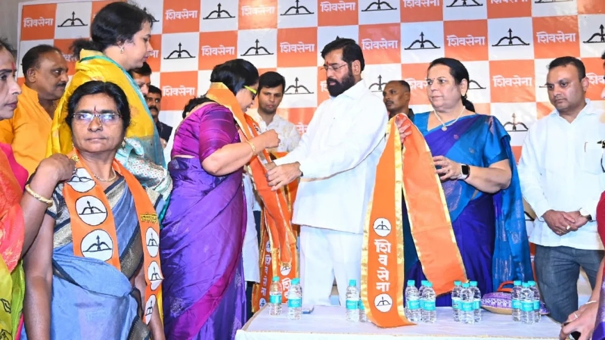 या 4 जिल्ह्यात उबाठा गटाला खिंडार,11 माजी नगरसेवकांच्या हाती धनुष्यबाण