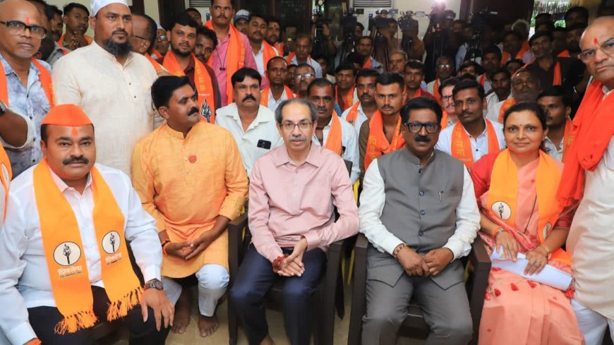 इकते हतबल मुख्यमंत्री कधी पाहिले नाही, मुख्यमंत्र्यांची नितीमुल्य समिती गेली कुठं: उद्धव ठाकरेंचा देवेंद्र फडणवीसांना सवाल - UDDHAV THACKERAY ATTACK ON CM