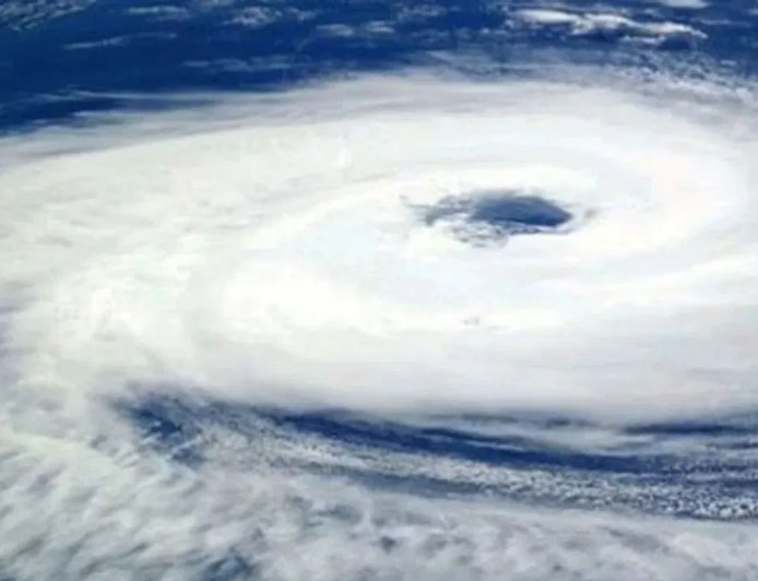 चक्रीवादळ किको: ताशी २१५ किमी वेगाने अमेरिकेकडे धावतेय वादळ, हवामान विभागाने जारी केला हाय अलर्ट