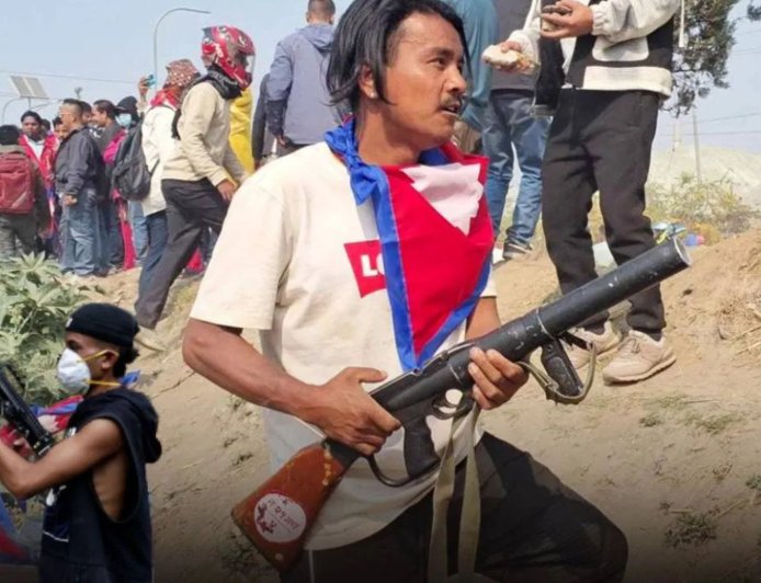 नेपाळ हिंसाचार: सशस्त्र लोकांचा खरा चेहरा समोर! हिंदू राष्ट्र की कम्युनिस्ट अजेंडा?
