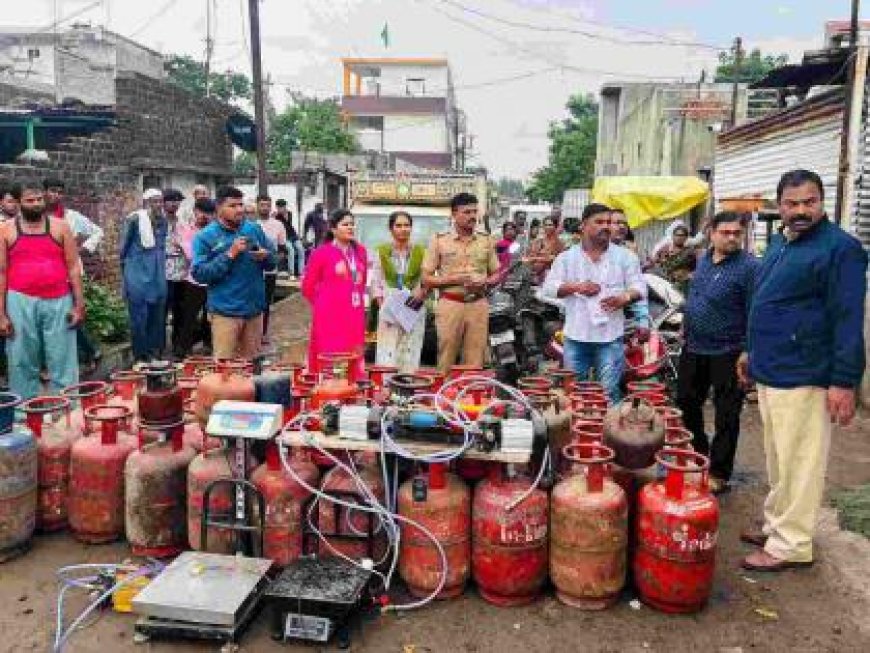 मोबाईल शाॅपीच्या आड गॅस रिफिलिंगचा अवैध धंदा उघडकीस!