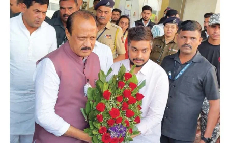 यश खोडके यांनी उपमुख्यमंत्री अजित पवार यांचे स्वागत केले.