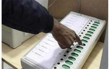 40 फीसद मतदान केंद्रांवर उलटे क्रमाने ठेवली ईवीएम