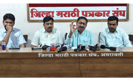 धामणगाव तहसीलमध्ये दररोज ५० लाख रुपयांचा महसूल चोरीला जातो.