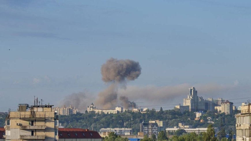 डोनाल्ड ट्रम्प सत्तेच्या धुंदीत, या देशाकडून थेट अणुहल्ल्याची तयारी, जगात खळबळ, थेट…