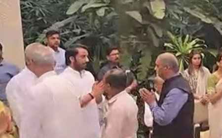 शरद पवारांनी घेतली सुनेत्रा पवार यांची भेट, अर्धातास पवार कुटुंबामध्ये चर्चा, नेमकं काय ठरलं?