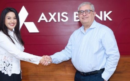 बँकेतील 23 वर्षांच्या नोकरीनंतर अमृता फडणवीस यांचा राजीनामा