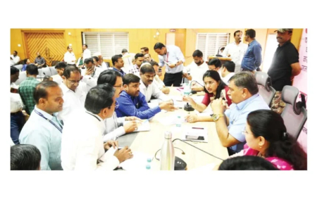 महापालिकेच्या जनसंवाद बैठकीत मोठ्या प्रमाणात तक्रारी प्राप्त झाल्या.