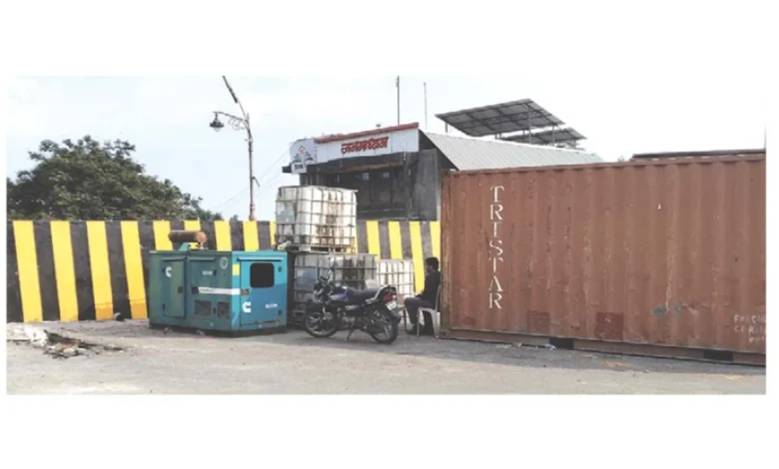 रेल्वे पूल पाडण्याचे कंत्राट २ कोटी रुपयांना देण्यात आले आहे, तयारी पूर्ण झाली आहे.