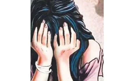 माझ्या फोनमधून २०,००० रुपये घ्या, पण आम्हाला एकटे सोडा.