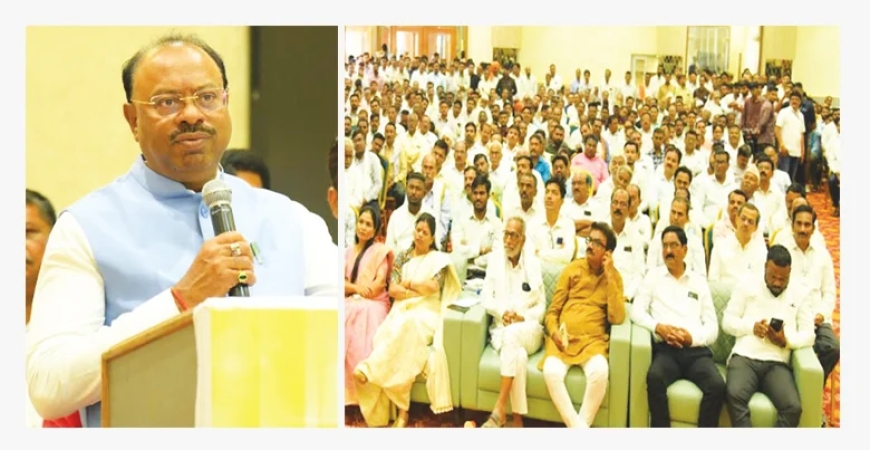 कर्जमाफी आणि प्रोत्साहन निधीच्या पुनर्विचाराची मागणी तीव्र झाली आहे.