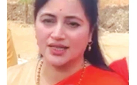 माजी खासदार नवनीत राणा अत्यंत आक्रमक आहेत