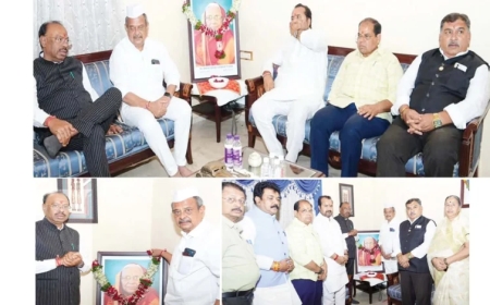 पालकमंत्री बावनकुळे यांनी डॉ. सुनील देशमुख यांच्या निवासस्थानी भेट दिली.