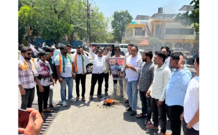 युवक काँग्रेसने हिमंता बिस्वा सरमा यांच्यावर बंदी घातली होती.