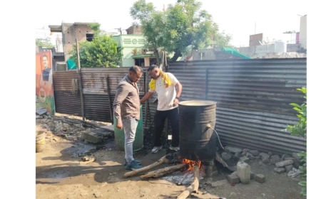 ग्रामीण भागातील दारूच्या अड्ड्यावर छापा, ३०० लिटर दारू नष्ट केली.