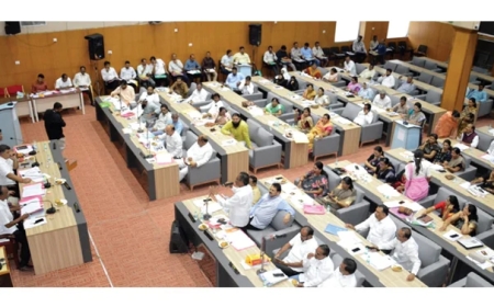 महानगरपालिकेच्या सर्वसाधारण सभेत कचरा आणि स्वच्छतेच्या मुद्द्यावरून मोठा गदारोळ झाला.