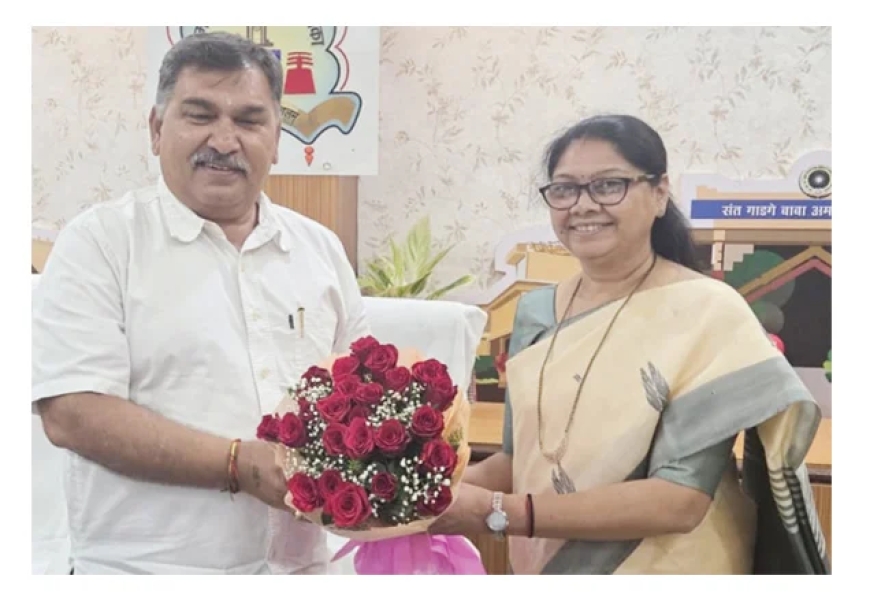 महापालिका आयुक्त वर्षा लड्ढा यांनी महापौर तेजवानी यांची भेट घेतली.