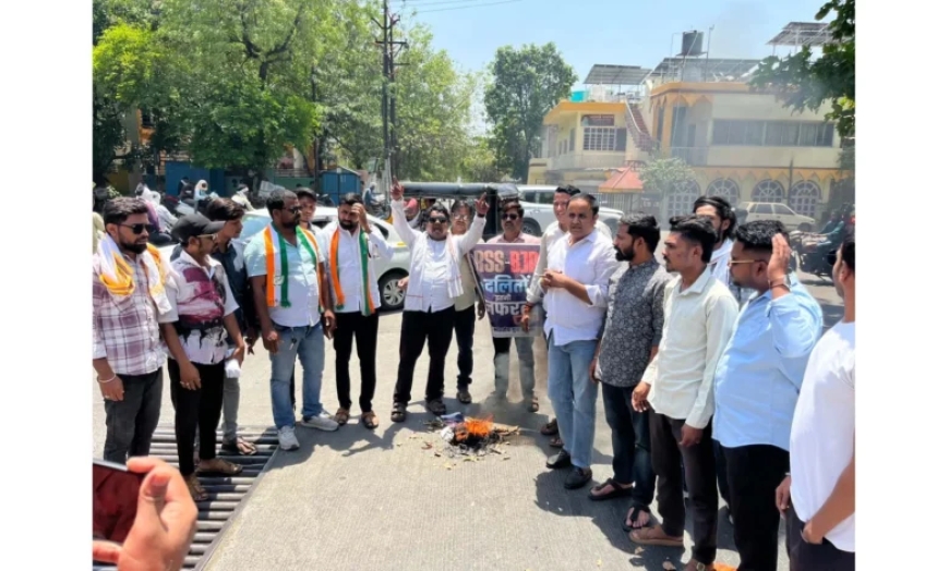 युवक काँग्रेसने हिमंता बिस्वा सरमा यांच्यावर बंदी घातली होती.