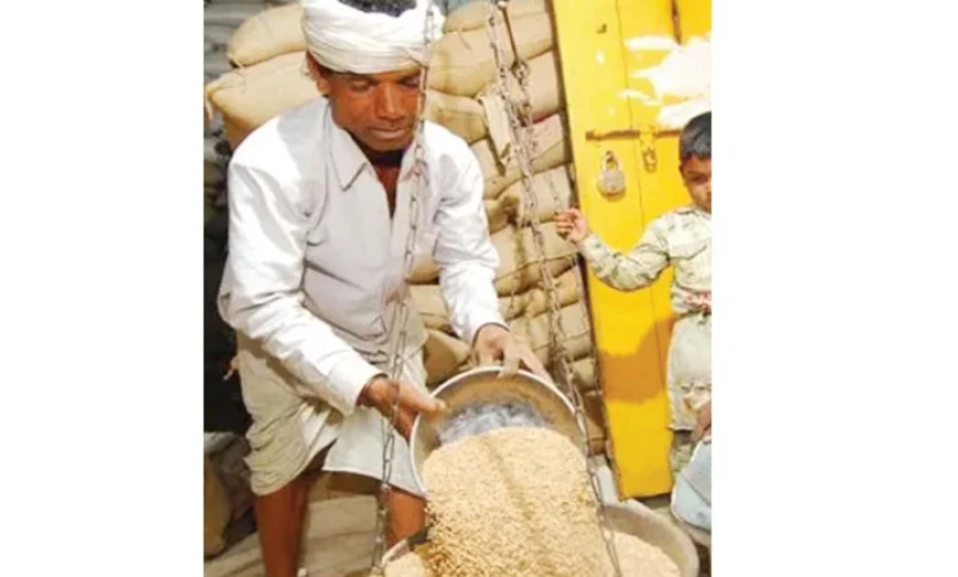 रेशन घोटाळ्यात डझनभर रेशन दुकानदार रडारवर आहेत.