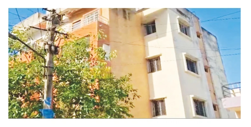 कथोरा रोडवरचा तो फ्लॅट व्यभिचाराचा अड्डा बनला होता.