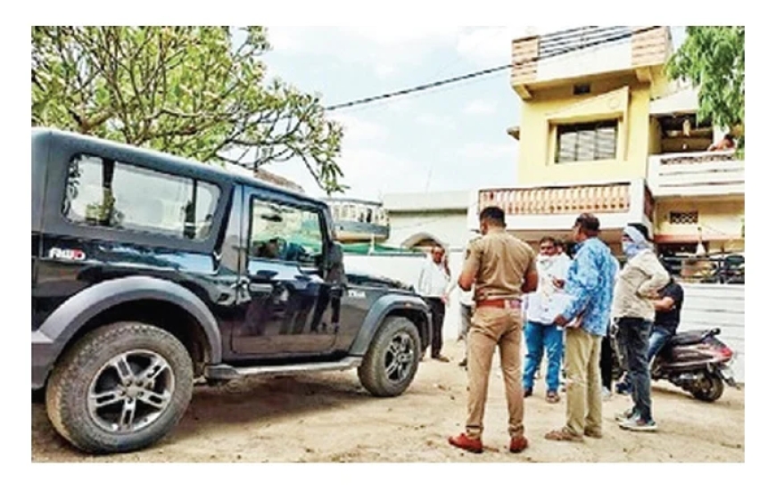 ती थार कार आणि दोन कथित पिस्तूल जप्त