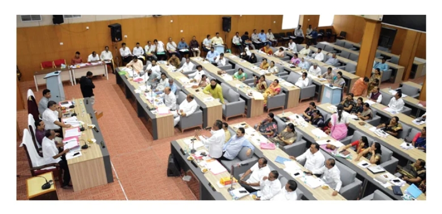 महानगरपालिकेच्या सर्वसाधारण सभेत कचरा आणि स्वच्छतेच्या मुद्द्यावरून मोठा गदारोळ झाला.