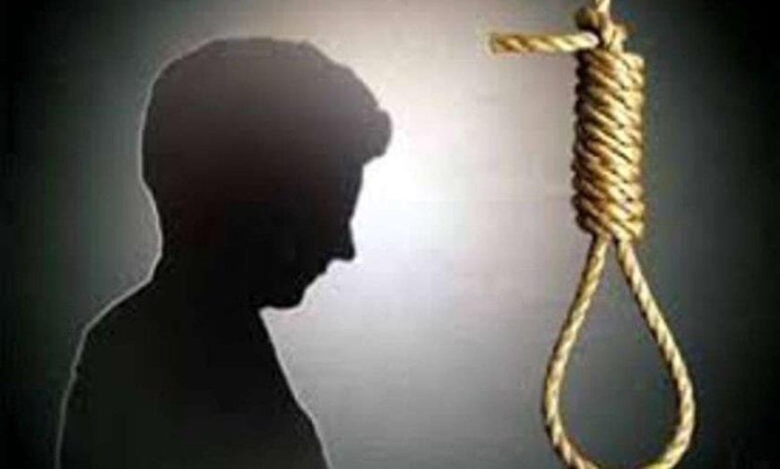 पिंपळद गावात एका व्यक्तीने गळफास घेऊन आत्महत्या केली.