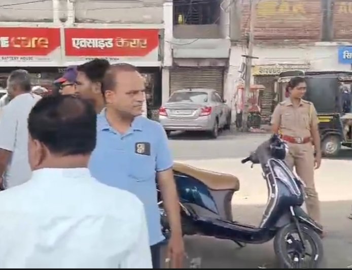 घुमंतू अतिक्रमणाविरोधात महानगरपालिकेची संयुक्त कारवाई; 1 ट्रक भंगार साहित्य जप्त