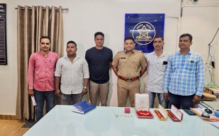 पत्नी की मौत के गम में डूबे परिवार को अमरावती पुलिस ने लौटाए 25 लाख रुपये के गहने