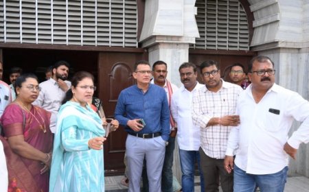 गाडगेनगर, नवसारी कचरा स्पॉट व स्पोर्ट्स कॉम्प्लेक्सची आयुक्त डॉ. मंगेश गोंदावले यांची पाहणी; नियोजनबद्ध कामाचे निर्देश