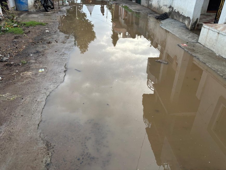 मूर्तिजापुर तहसील के जांभा खुर्द में गंदे पानी की गंभीर समस्या; आक्रोशित ग्रामीणों ने गटविकास अधिकारी के दफ्तर में किया प्रदर्शन